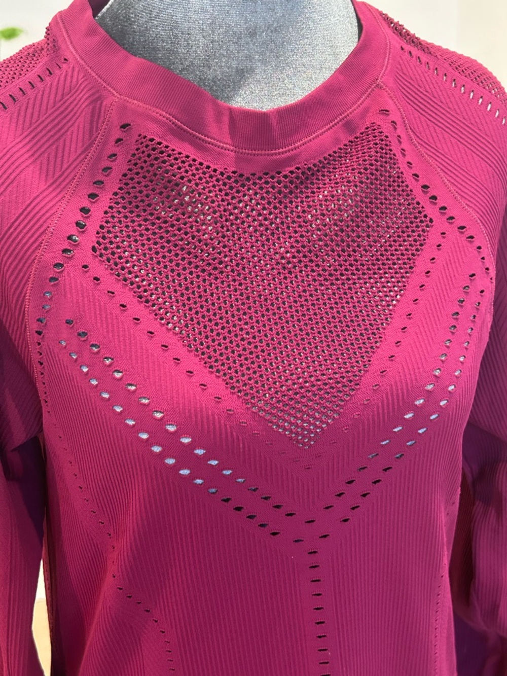 Athleta Raspberry Perforated Athletic Pullover - Picture 4 of 6